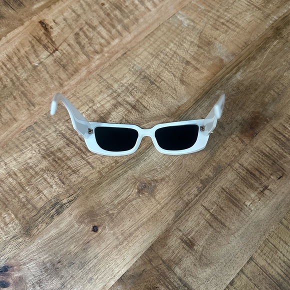 Vintage Versace Sunglasses - Picture 5 of 7